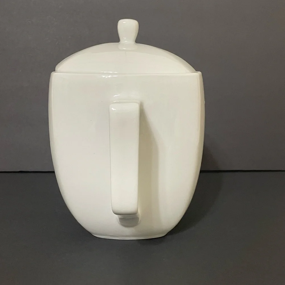 Modern White Ceramic 4 Cup Teapot or Coffee Kettle Like New